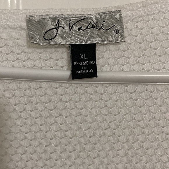 J Valdi white long sleeve tunic - Picture 2 of 3